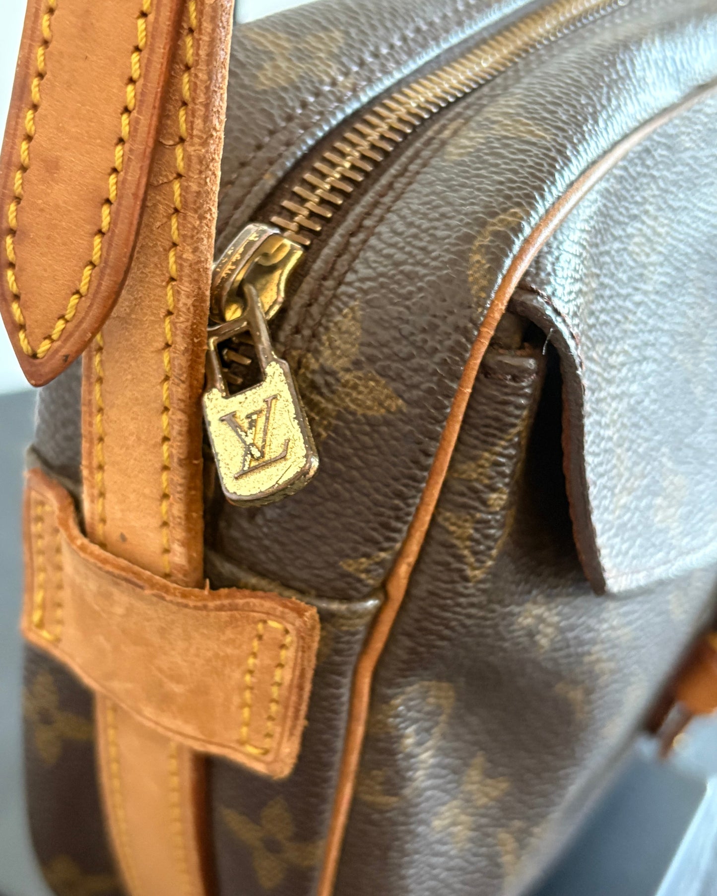Louis Vuitton | Crossbody | Jeune Fille MM | July '92