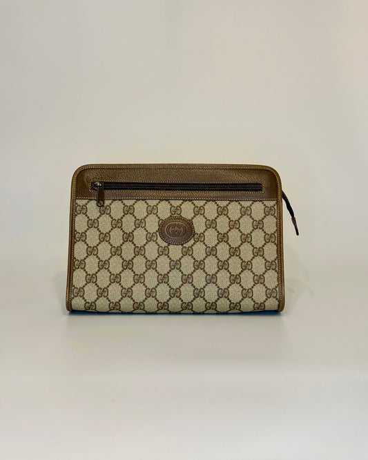 The iconic GG canvas pattern and leather trim come together in a calm, classic design that never goes out of style.