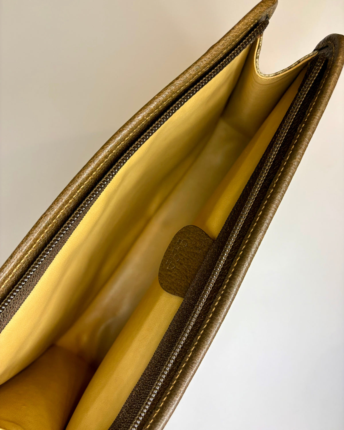 The pouch opens into a spacious interior lined in soft leather. A warm, timeless inside that shows the quality and care of vintage Gucci craftsmanship.