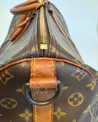 Close-up of the D-ring on the Louis Vuitton Keepall Bandoulière 55, confirming the model designed for a shoulder strap.